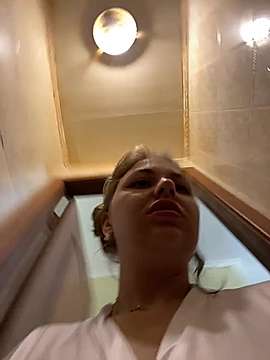 AmoresWings nude on cam for live porn chat