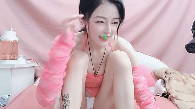 CnHarper nude on cam for live porn chat