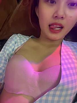 elisaajust18 nude on cam for live porn chat