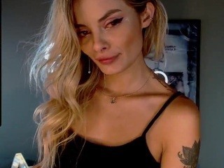 ?, ? Fernanda ?? nude on Live Sex Chat