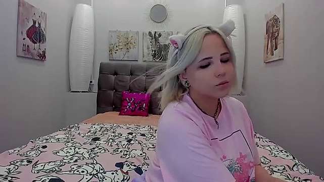 Helokityy nude on cam for live porn chat