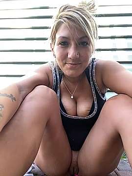 LittleMissEeve nude on cam for live porn chat