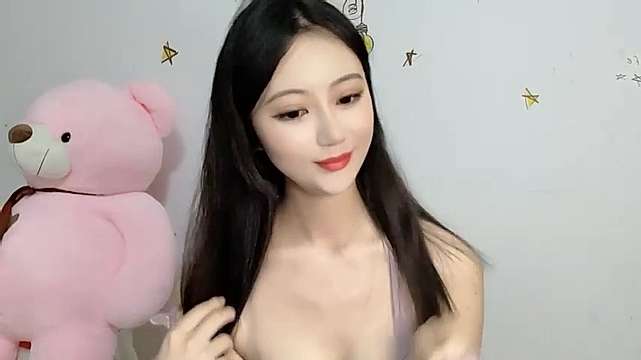 CCutie nude on cam for live porn chat