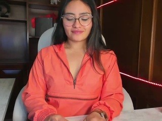 darlyn-17 nude on Live Sex Chat