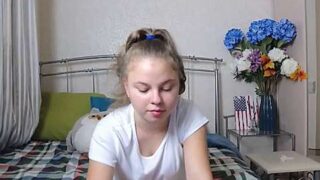 GirlUrDream nude on cam for live porn chat