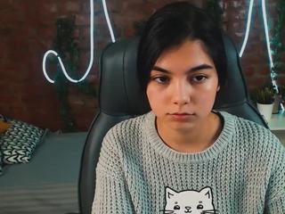 MissEmilia nude on Live Sex Chat