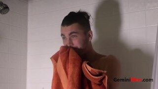 STUD IN SUDS….NAKED HOT GUY!!