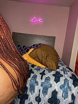 TheRealKisses nude on cam for live porn chat