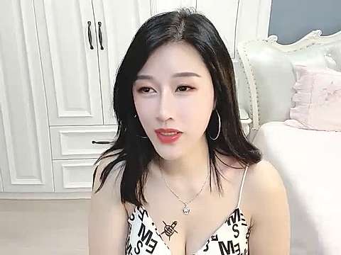 Warm-summer nude on cam for live porn chat