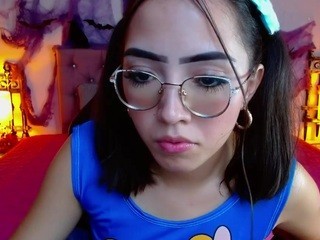 April, ♥ nude on Live Sex Chat