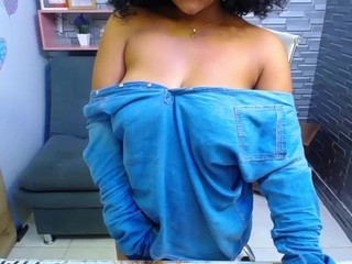 Carolain-brown nude on Live Sex Chat
