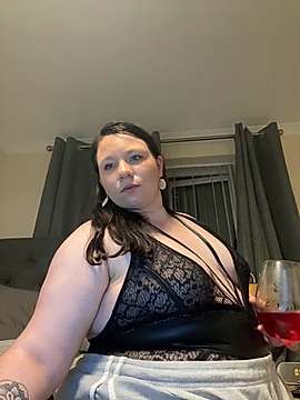 Cpeacks nude on cam for live porn chat