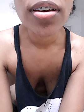 _petitgirl nude on cam for live porn chat