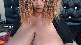 Tinagiantitz nude on cam for live porn chat