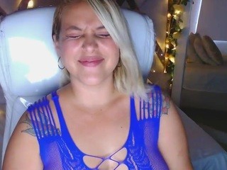 Alaia Moon nude on Live Sex Chat