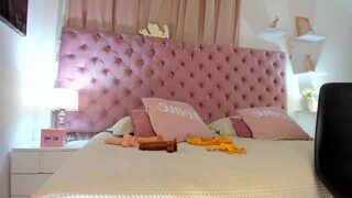 MirandaBanks nude on cam for live porn chat