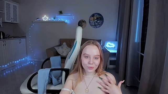 RoxanneKean nude on cam for live porn chat