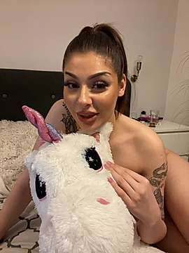 Ursuprise nude on cam for live porn chat