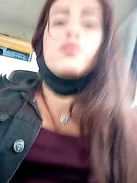 Isabella_outdoor nude on cam for live porn chat