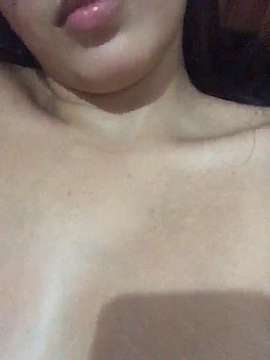 karlinh69 nude on cam for live porn chat