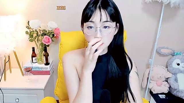 TW–LV8 nude on cam for live porn chat