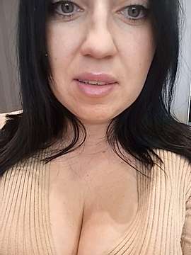 Adelaidahot nude on cam for live porn chat