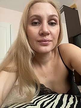 YourBlondee nude on cam for live porn chat