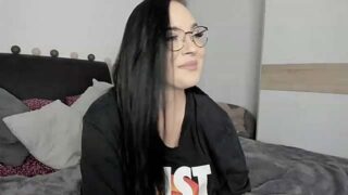 WildLillii nude on cam for live porn chat
