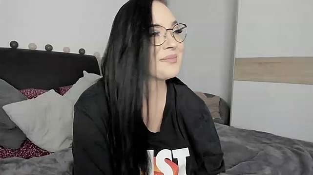 WildLillii nude on cam for live porn chat