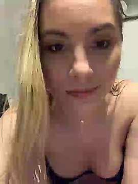 Xenia_Vogue nude on cam for live porn chat