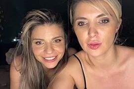 BubblyBabes nude on cam for live porn chat