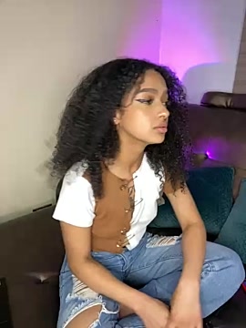 Bella__18 nude on cam for live porn chat