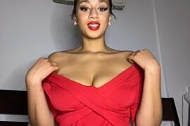Naomi-Berlin nude on cam for live porn chat