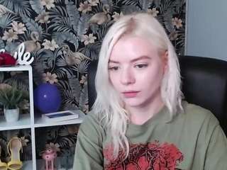 Karie-Love nude on Live Sex Chat