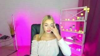 luxuryAsh nude on Live Sex Chat