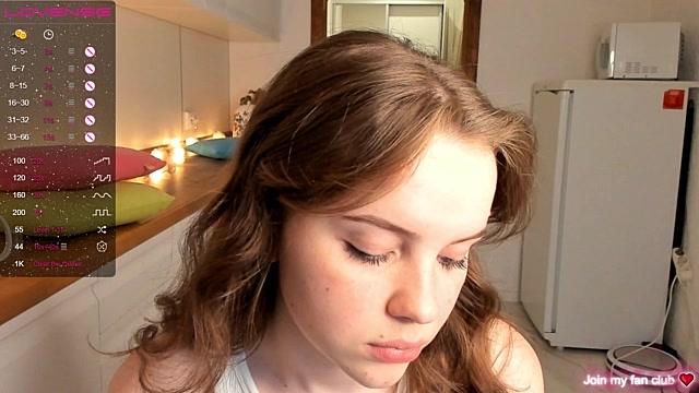 KellyReeves nude on cam for live porn chat