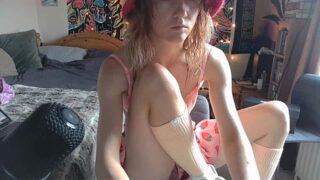 milk-toast nude on cam for live porn chat