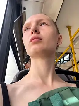 Swaroskii nude on cam for live porn chat