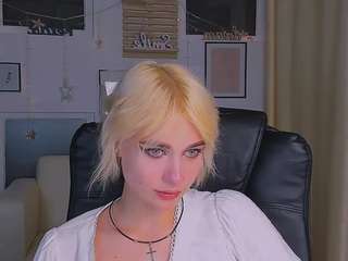 rada-sweetiebun nude on Live Sex Chat