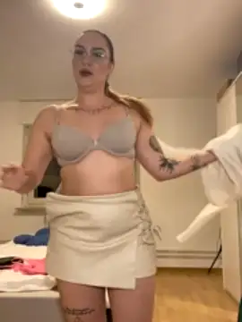 HotVenus69 nude on cam for live porn chat