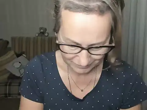 lauraoven nude on cam for live porn chat