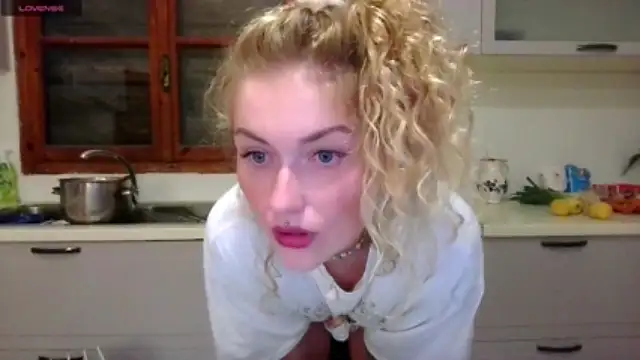 Goldloeckchen159 nude on webcam for live sex chat
