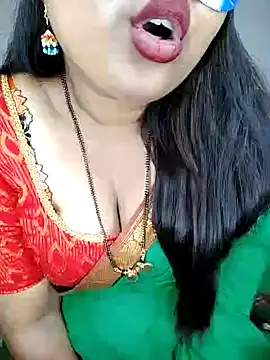 hot-friendly-girl nude on webcam for live sex chat