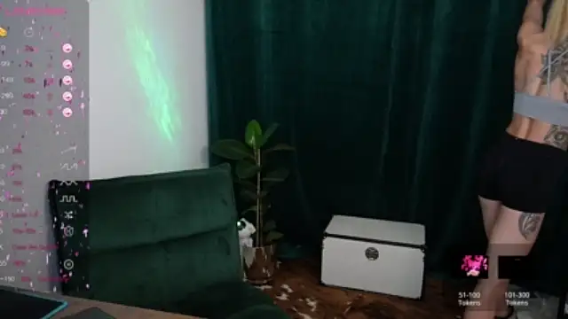 LaraPunkt nude on webcam for live sex chat