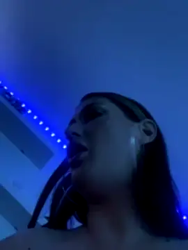 MissSquirtyLee nude on webcam for live sex chat