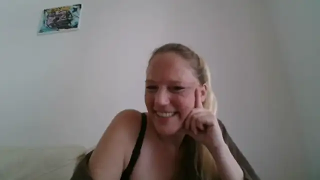MoniqueLaFee nude on cam for live porn chat