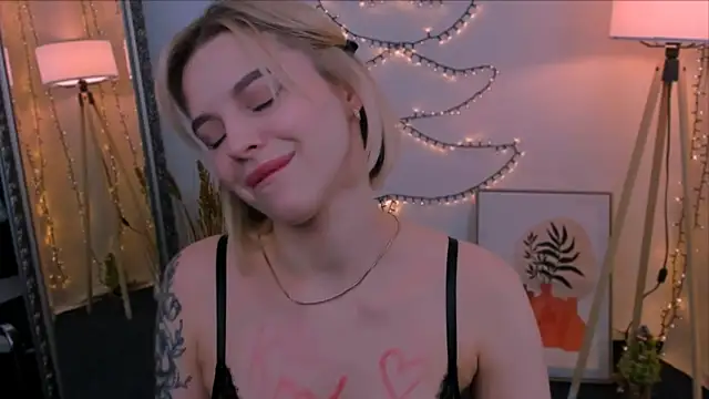 Alicia-Luv nude on webcam for live sex chat
