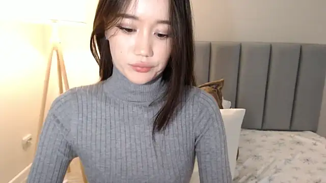 AmiliYan nude on webcam for live sex chat