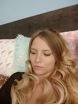 AnnieAnies nude on webcam for live sex chat