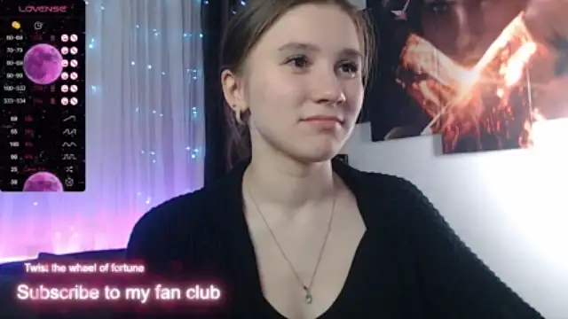 ElizabethCross nude on webcam for live sex chat